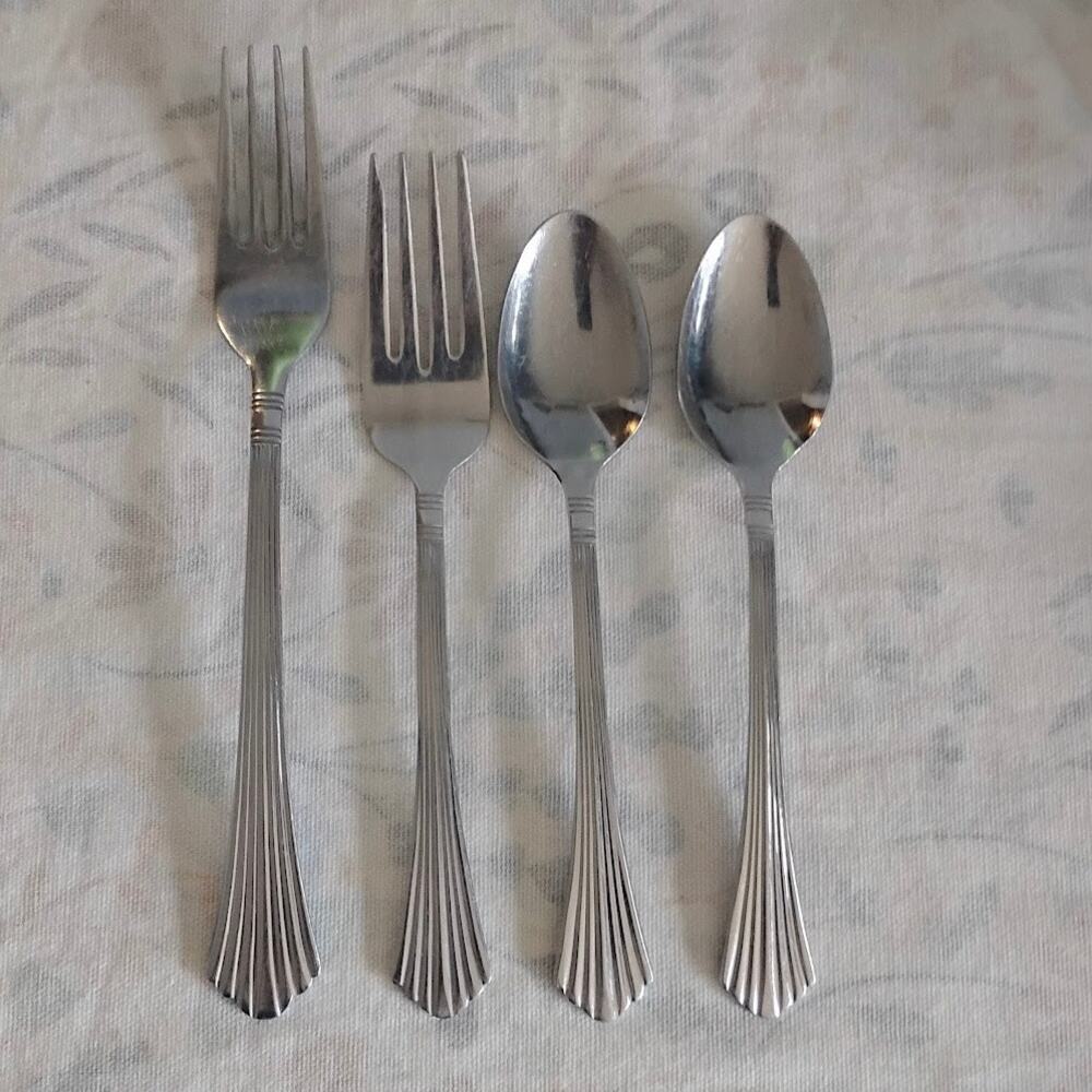 Farberware Heron Stainless Flatware 4 Pieces Dinner Fork Salad Fork 2 Teaspoons